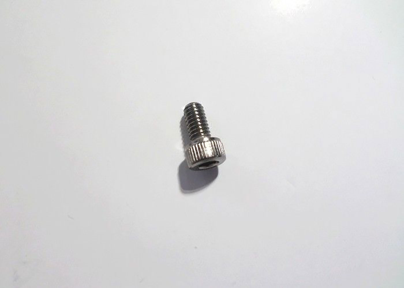 CABLE FIXING BOLT  M4x0,7x6mm SF9-XCR