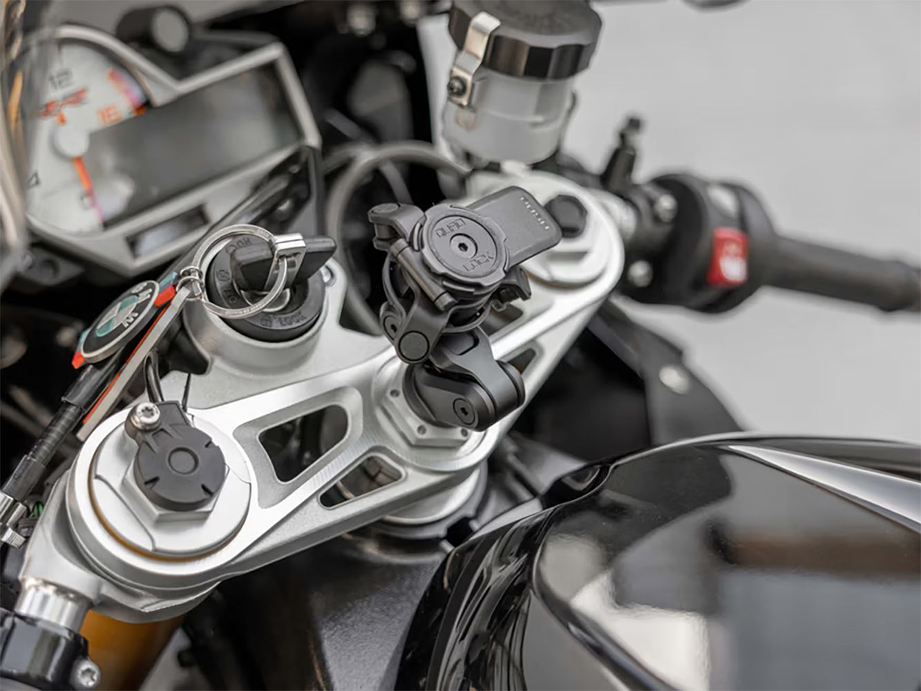 NOSAČ ZA TELEFON QUAD LOCK NA VILJUŠKU MOTOCIKLA - Slika 3